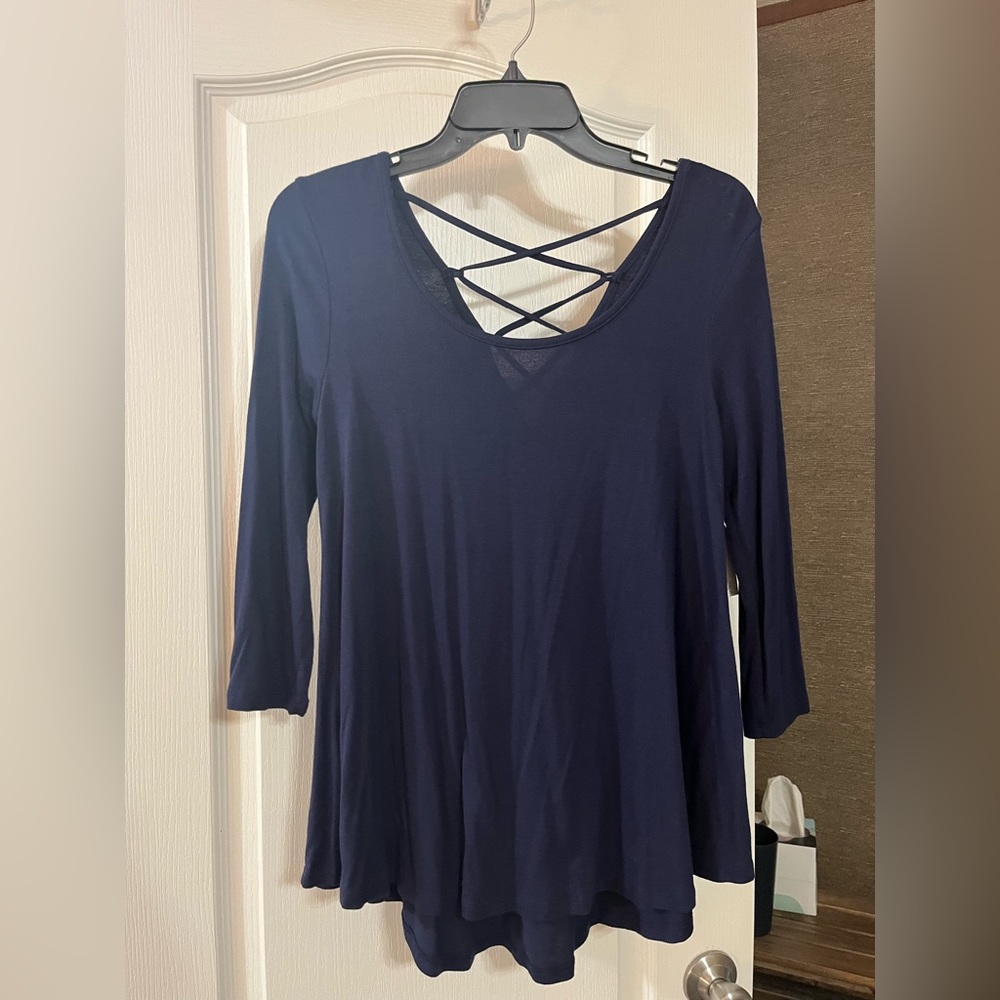 ⭐️ NWT ⭐️ Navy top